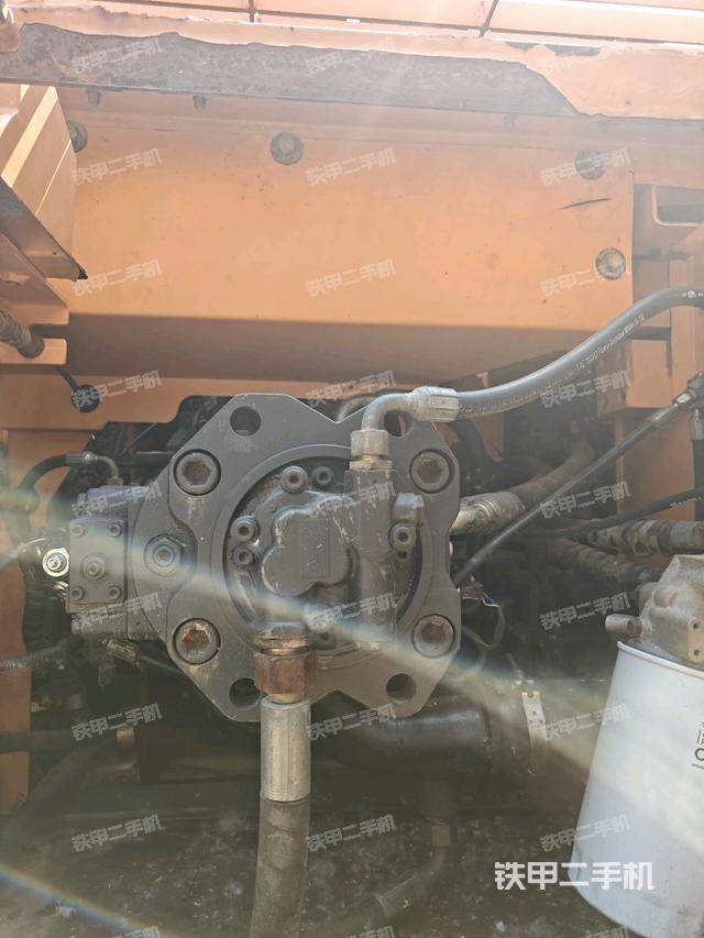 液压泵舱室正面整体(整机外观) 液压泵舱室正面整体(整机外观)