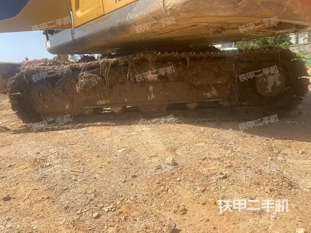 單側(cè)履帶整體(整機外觀) 單側(cè)履帶整體(整機外觀)