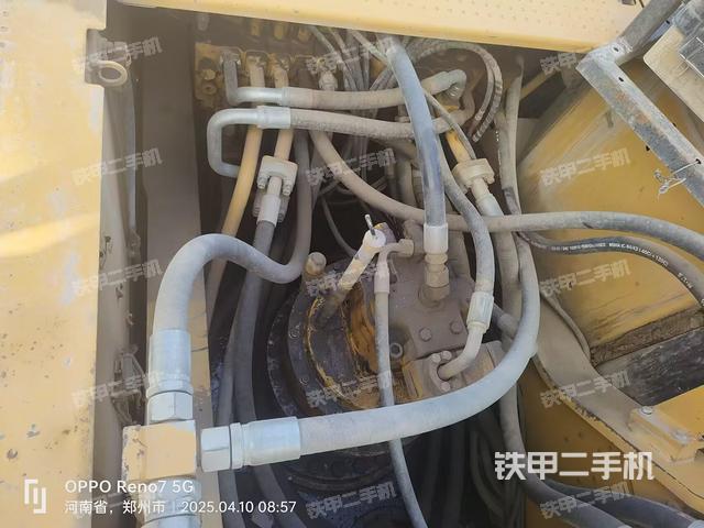 回轉(zhuǎn)馬達和主控閥(整機外觀) 回轉(zhuǎn)馬達和主控閥(整機外觀)