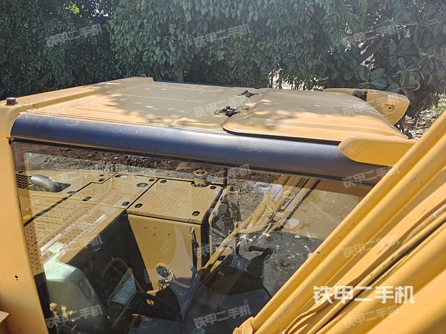 驾驶室顶部（整机外观）