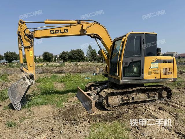 山東臨工E675F挖掘機