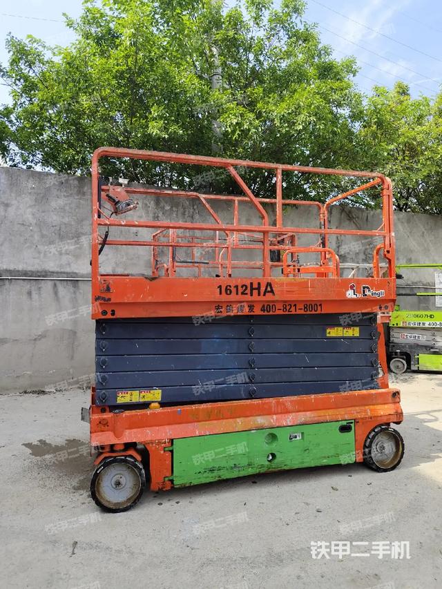 整機左側（設備外觀及核心部件）