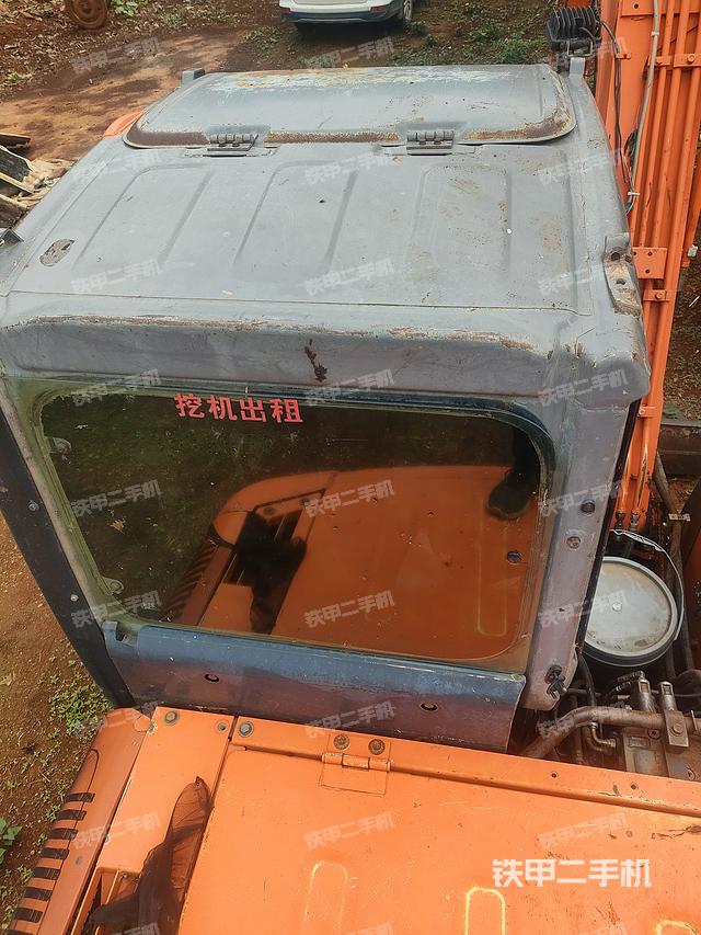 驾驶室顶部（整机外观）