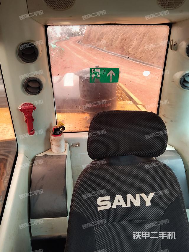 驾驶室顶部（整机外观）