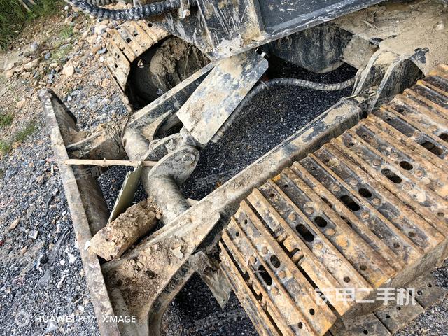 轉盤和下車架正前(工作和回轉裝置) 轉盤和下車架正前(工作和回轉裝置)