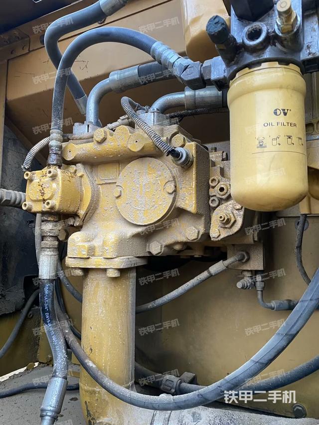 液壓泵艙室正面整體(整機外觀) 液壓泵艙室正面整體(整機外觀)