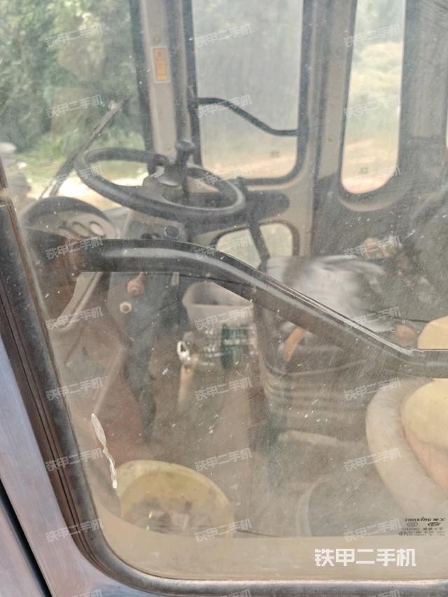 駕駛室正側(cè)（駕駛室部分）