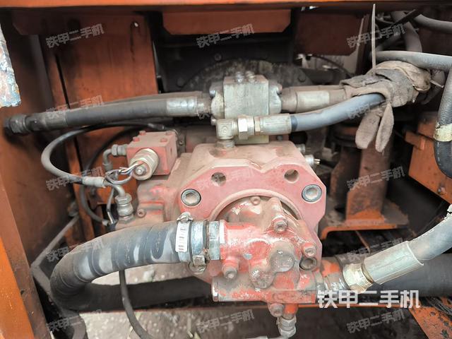 液壓泵斜45?左（大件艙室）