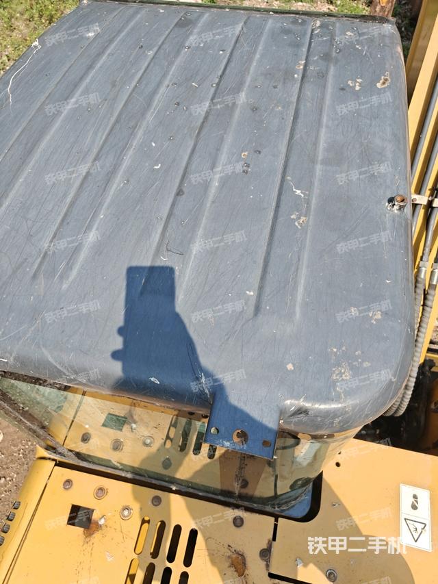 駕駛室頂部（整機外觀）