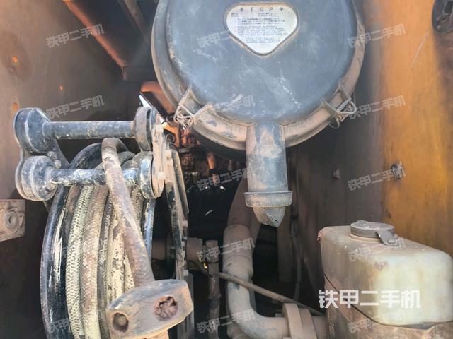 液壓泵斜45?右(大件艙室) 液壓泵斜45?右(大件艙室)