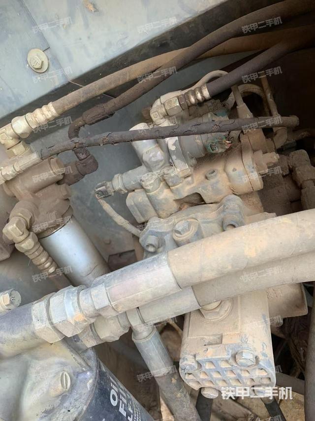 液壓泵艙室正面整體(整機外觀) 液壓泵艙室正面整體(整機外觀)