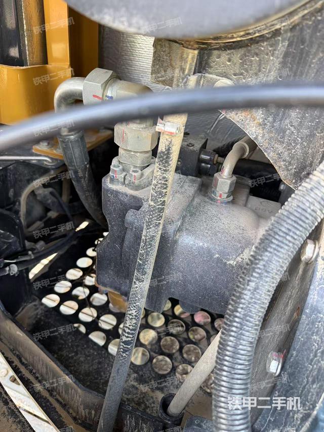 液壓泵艙室正面整體（整機(jī)外觀）