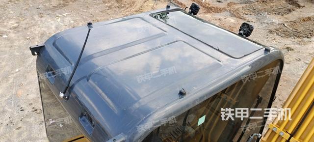 駕駛室頂部(整機(jī)外觀) 駕駛室頂部(整機(jī)外觀)