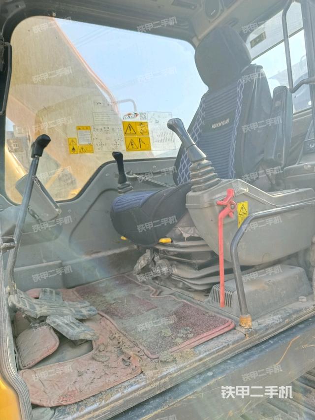 駕駛室整體(整機(jī)外觀) 駕駛室整體(整機(jī)外觀)