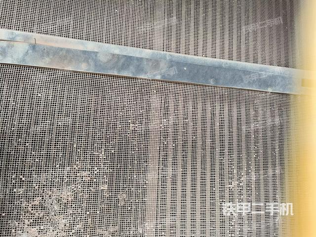 散熱器正面(大件艙室) 散熱器正面(大件艙室)