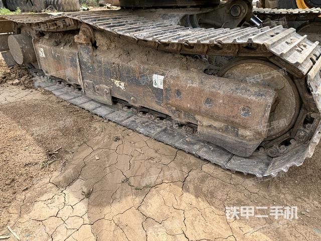 單側(cè)履帶整體(整機外觀) 單側(cè)履帶整體(整機外觀)
