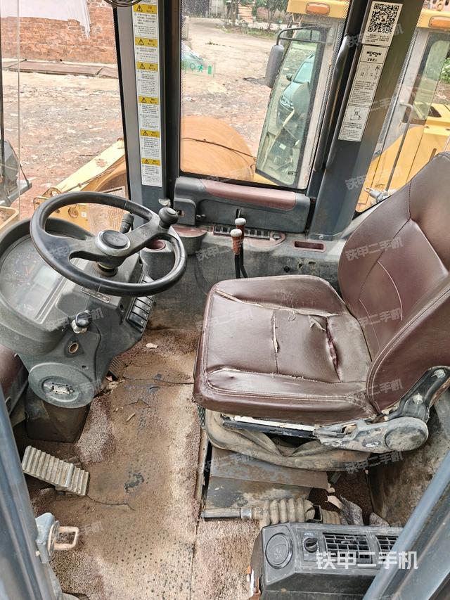 工作裝置整體（整機外觀及大件）