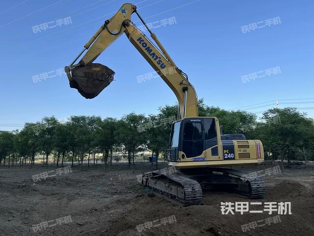 小松PC240LC-8M0挖掘機(jī)