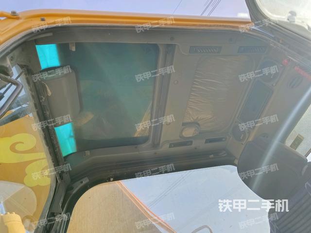 駕駛室頂部(整機(jī)外觀) 駕駛室頂部(整機(jī)外觀)