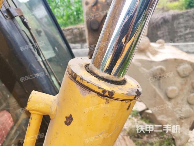 大臂根部?斜（工作和回轉(zhuǎn)裝置）