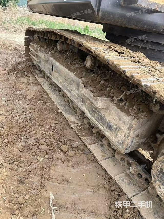 单侧履带整体(整机外观) 单侧履带整体(整机外观)