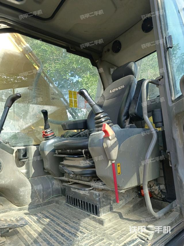 駕駛室整體（整機外觀）