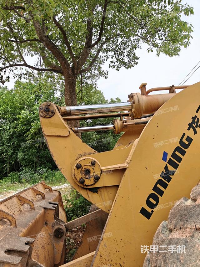 鏟斗油缸側(cè)面（工作裝置）