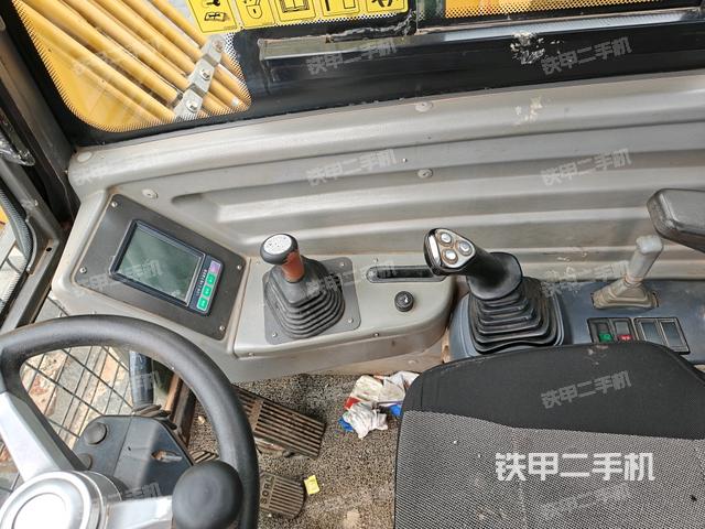 座椅右侧控制台/钥匙门/油门/含右手柄（驾驶室部分）