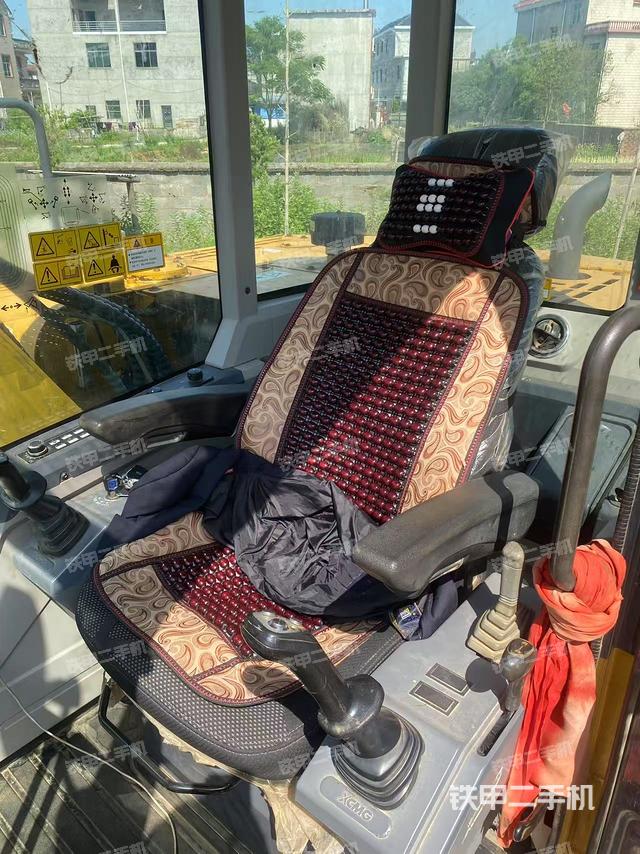 駕駛室整體(整機外觀) 駕駛室整體(整機外觀)