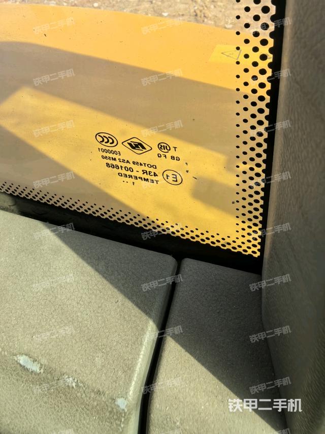 后窗玻璃角标(驾驶室部分) 后窗玻璃角标(驾驶室部分)