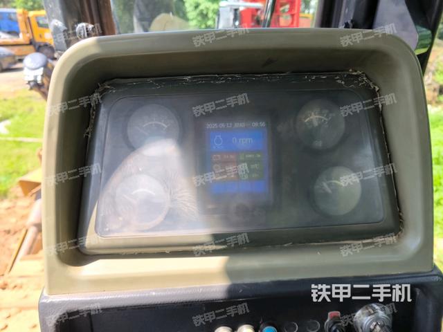 駕駛室外頂部全景(推土機駕駛室) 駕駛室外頂部全景(推土機駕駛室)