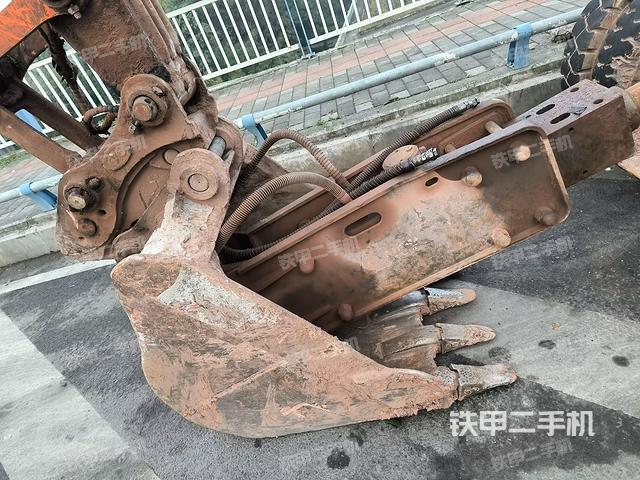 鏟斗45度(工作和回轉裝置) 鏟斗45度(工作和回轉裝置)