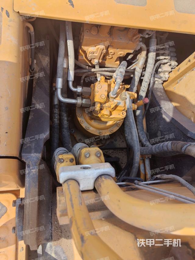 回轉馬達和主控閥（整機外觀）