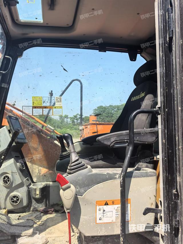 驾驶室整体(整机外观) 驾驶室整体(整机外观)