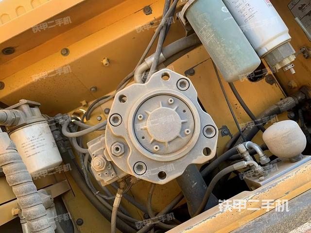 液壓泵艙室正面整體(整機(jī)外觀) 液壓泵艙室正面整體(整機(jī)外觀)
