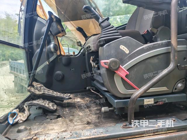 駕駛室正側(cè)(駕駛室部分) 駕駛室正側(cè)(駕駛室部分)