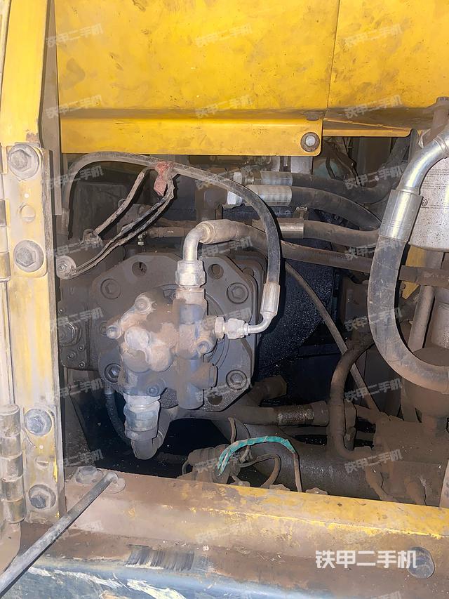 液壓泵艙室正面整體(整機(jī)外觀) 液壓泵艙室正面整體(整機(jī)外觀)