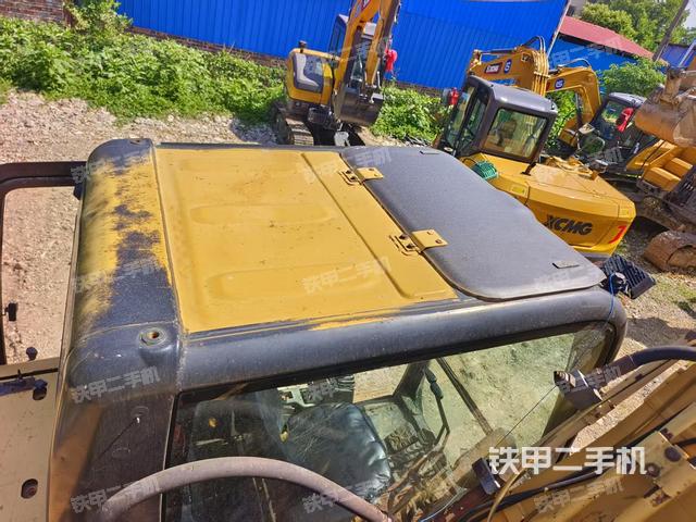 駕駛室頂部（整機外觀）