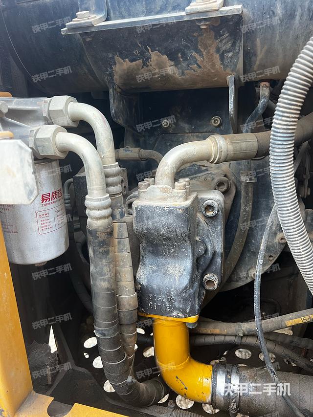 液壓泵艙室正面整體（整機(jī)外觀）