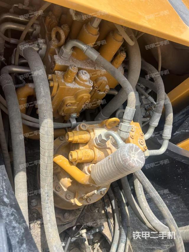 回轉(zhuǎn)馬達和主控閥（整機外觀）