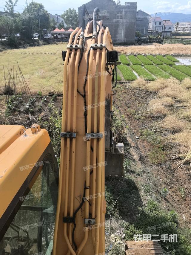 大臂背部俯視（工作和回轉(zhuǎn)裝置）