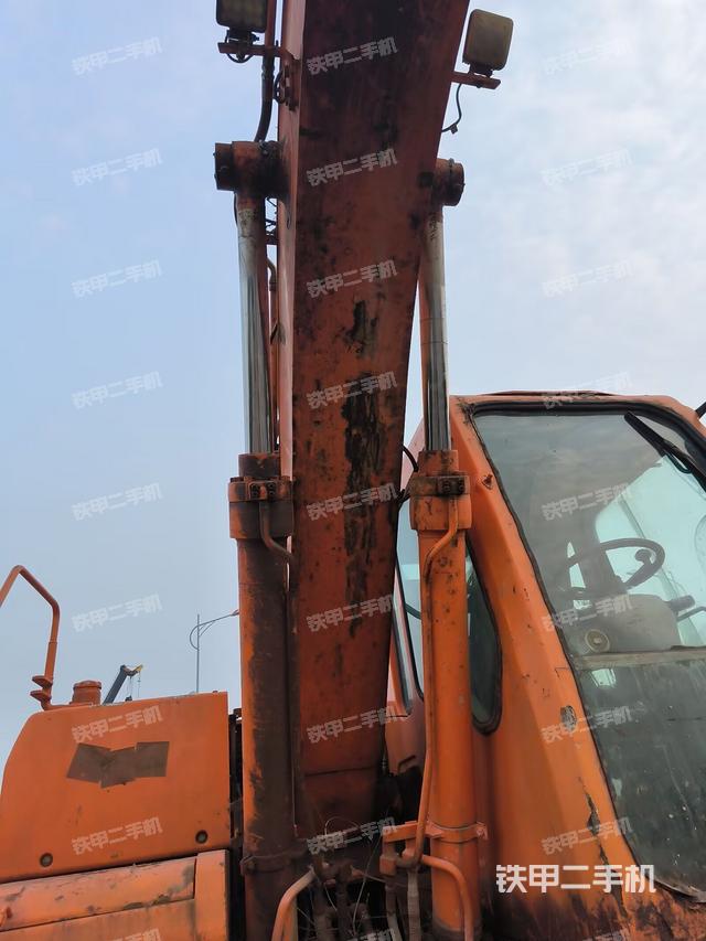 大臂油缸整體?豎拍(工作和回轉裝置) 大臂油缸整體?豎拍(工作和回轉裝置)