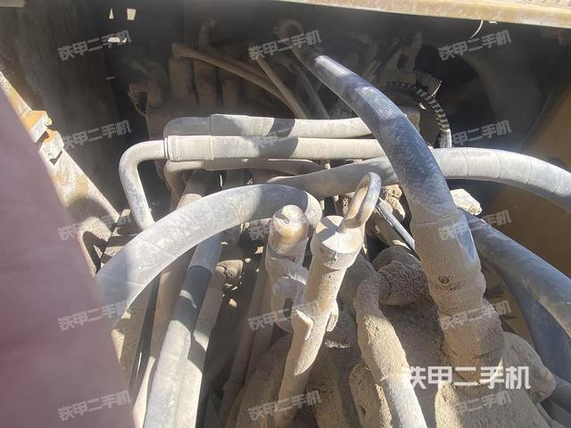 回轉(zhuǎn)馬達(dá)和主控閥(整機(jī)外觀) 回轉(zhuǎn)馬達(dá)和主控閥(整機(jī)外觀)