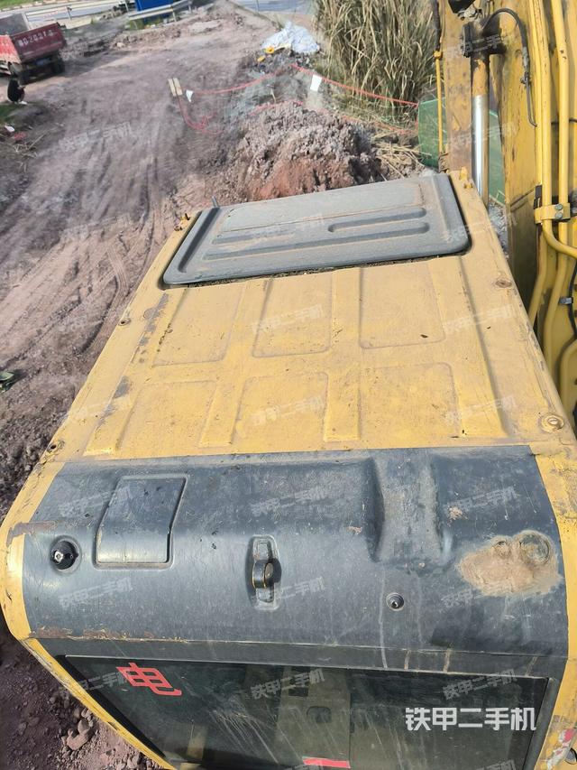 驾驶室顶部俯视(上车部件) 驾驶室顶部俯视(上车部件)