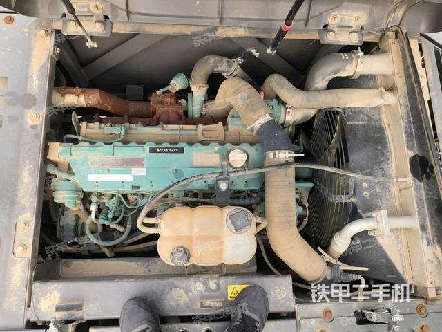 发动机室（上车部件）