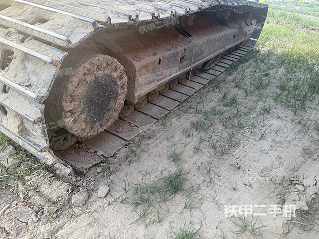 單側(cè)履帶整體(整機(jī)外觀) 單側(cè)履帶整體(整機(jī)外觀)