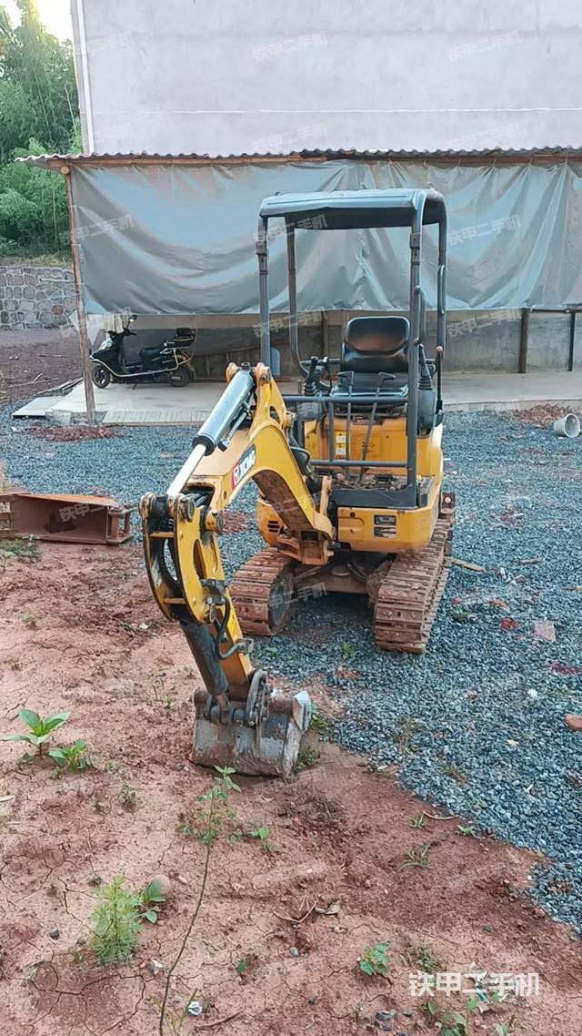 回轉(zhuǎn)馬達和主控閥（整機外觀）