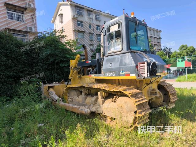 左后45°(推土機整車外觀) 左后45°(推土機整車外觀)