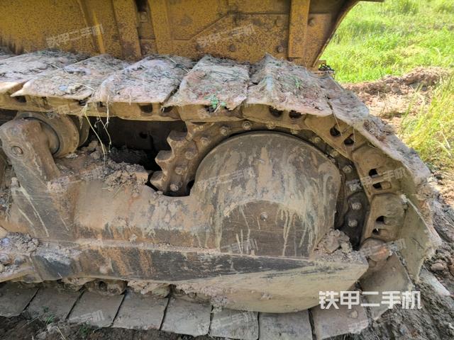 左側(cè)履帶全景(推土機(jī)底盤及工作裝置) 左側(cè)履帶全景(推土機(jī)底盤及工作裝置)