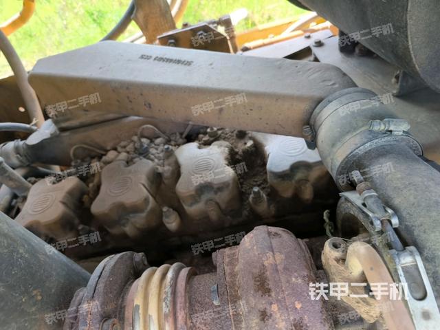 發(fā)動機(jī)左側(cè)全景(推土機(jī)發(fā)動機(jī)艙) 發(fā)動機(jī)左側(cè)全景(推土機(jī)發(fā)動機(jī)艙)